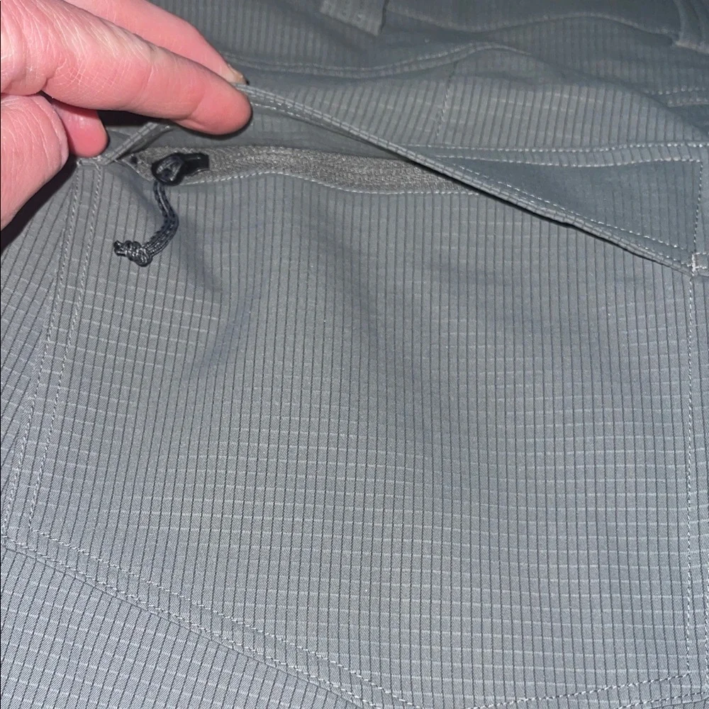 KUIU Men's Cargo Shorts in Gray “Tiburon” - Picture 5 of 7